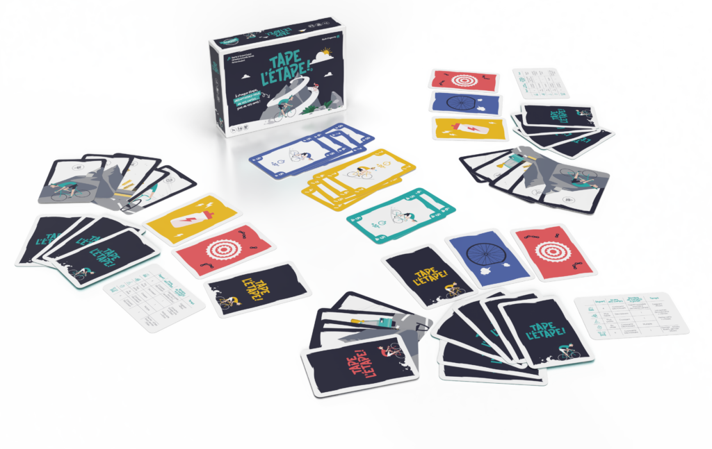 Boîte du jeu de société Tape l'Étape ouverte avec les cartes déployées